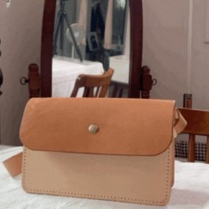 Выкройка маленького кожаного клатча прямоугольной формы.