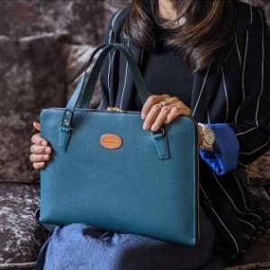 Выкройка тонкого кожаного портфеля на молнии для мужчин и женщин.