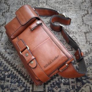 Выкройка мужской поясной сумки с различными карманами.