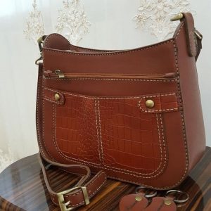 Выкройка крупной женской кожаной сумки с застёжкой-молнией.