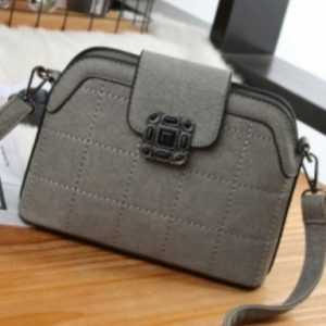 Выкройка женской сумки с деталями и карманами.