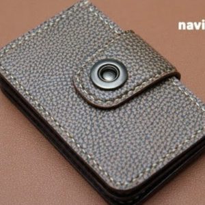 Выкройка кожаной визитницы с кнопкой и карманами.