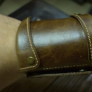 Выкройка кожаного браслета-кошелька для купюр и карт.