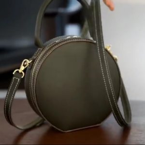 Выкройка женской круглой кожаной сумки.