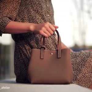 Выкройка небольшой кожаной женской сумочки для мелочей.