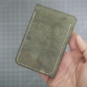 Выкройка тонкого кожаного кошелька с тройным складом.