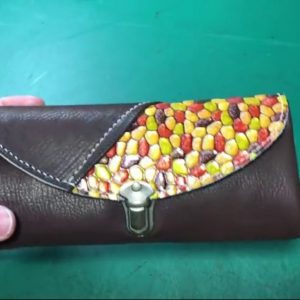 Выкройка из кожи с уникальным принтом