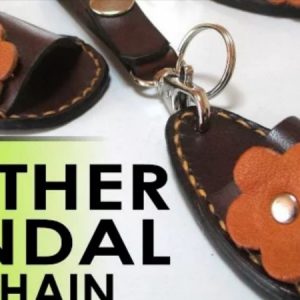 Выкройка для кожаного брелока в форме босоножек.