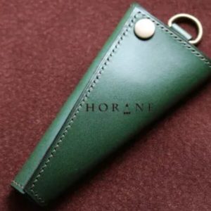 Кожаная треугольная ключница (футляр для ключей).