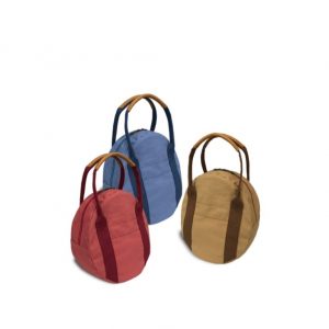 Большая круглая сумка из узорчатой ткани.