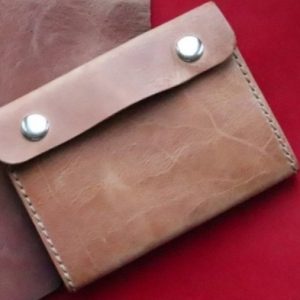 Выкройка кожаной обложки на паспорт с застежкой на пуговицы.