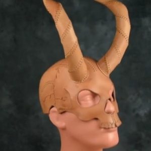 Выкройка кожаного шлема в виде черепа с рогами