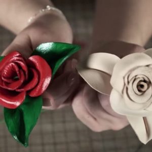 Декоративный кожаный узор в виде розы.