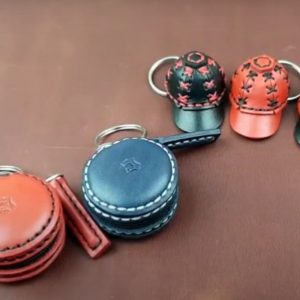 Выкройка кожаного брелока в виде кепки.