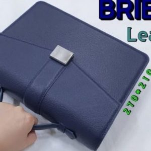 Выкройка небольшого кожаного портфеля размером 27 на 21 см с инструкцией по сборке на видео.