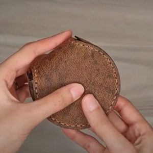 Выкройка кожаного мешочка-органайзера для мелочей или наушников.