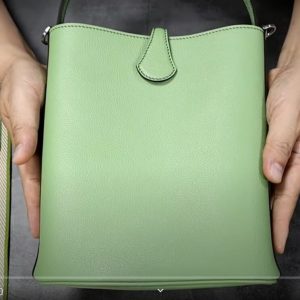 Выкройка для женской сумки-ведра из кожи.