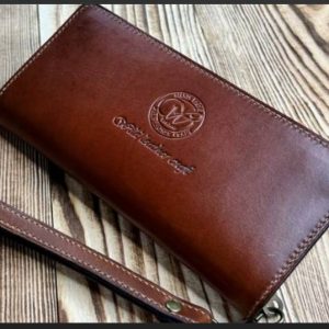 Выкройка кожаного удлинения на пуговицах с отделением на молнии и ремешком.