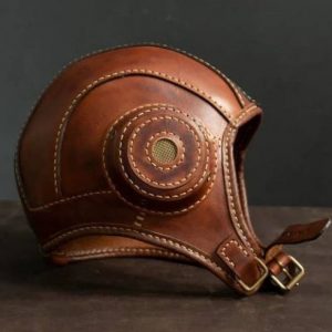 Выкройка кожаного шлема авиатора с деталями для основных панелей и застежек.