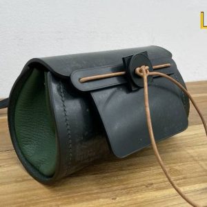 Выкройка небольшой кожаной сумки с деталями для пошива и сборки.