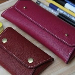 Выкройка кожаного пенала для хранения канцелярских принадлежностей.