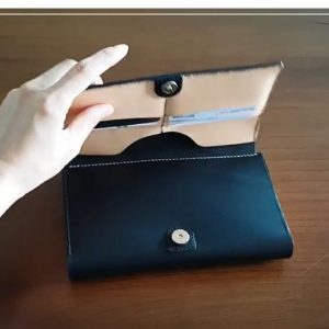 Выкройка кожаного клатча унисекс с пуговицей.