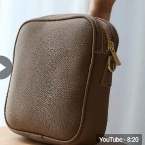 Выкройка небольшой кожаной сумочки для женских гигиеничных принадлежностей.
