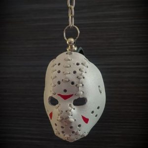 Выкройка кожаного брелка в форме маски Джейсона Вурхиза.