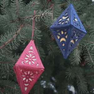 Выкройка кожаной елочной игрушки в форме ромба.