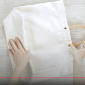 Выкройка шопера из ткани канвас с кожаными ручками.