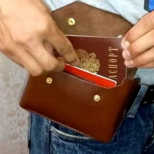 Выкройка кожаной сумки на ремень для документов.