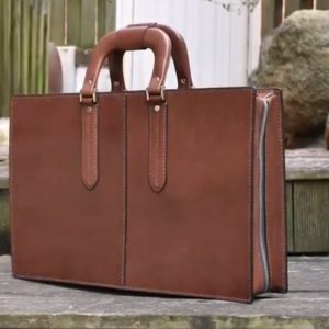 Выкройка кожаного портфеля для документов с подробной схемой.