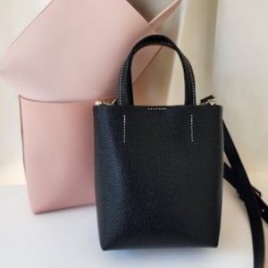 Выкройка для небольшой кожаной женской сумочки.