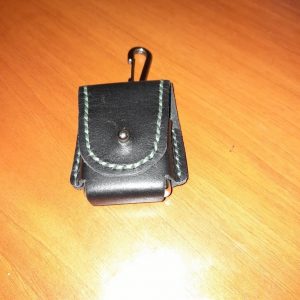 Выкройка небольшого чехла для зажигалки Zippo или беспроводных наушников.