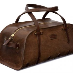 Дорожная сумка с кожаным узором.