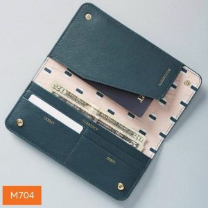 Выкройка кожаного длинного кошелька с отделением для паспорта на пуговицах.