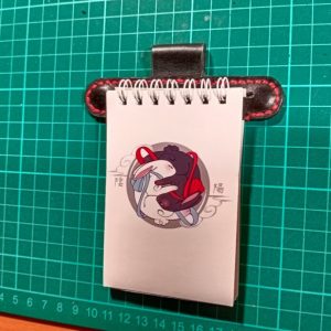 Выкройка кожаной вешалки с магнитом для крепления блокнота А7 на холодильник.