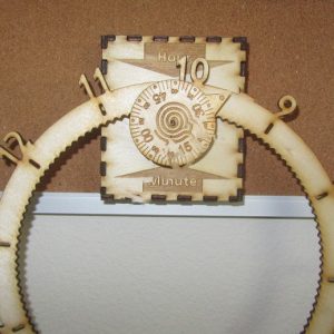 Макет для лазерной резки необычных часов с уникальным дизайном циферблата.