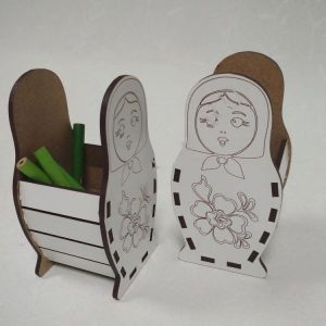 Яркая карандашница в форме матрешки