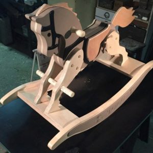 Макет лошадки-качалки для лазерной резки с детализированным дизайном