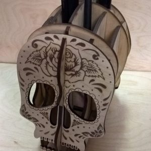 Карандашница в виде черепа