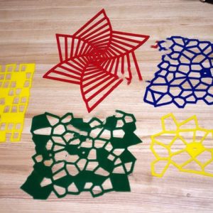 Макет лазерной резки набора простых часов с минималистичным дизайном и чистыми линиями для точного времени