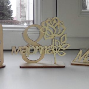 Макет открытки для лазерной резки с праздничным дизайном ко Дню 8 Марта