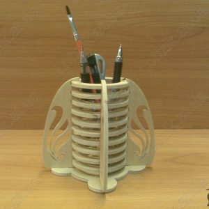 Макет карандашницы для лазерной резки с уникальным дизайном и несколькими отделениями для хранения письменных принадлежностей.