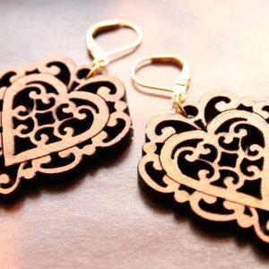 Элегантный брелок в форме резного сердца