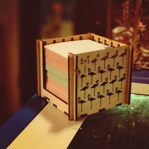 Макет для лазерной резки коробки для хранения стикеров с оригинальным дизайном и функциональной конструкцией.