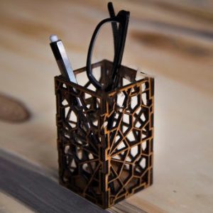 Карандашница в стиле геометрии с оригинальным дизайном