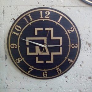 Настенные часы с графическим дизайном