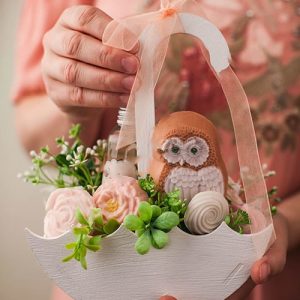 Подарочная корзинка с изысканным дизайном