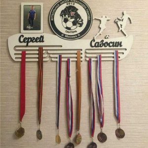 Креативная медальница с футбольной тематикой